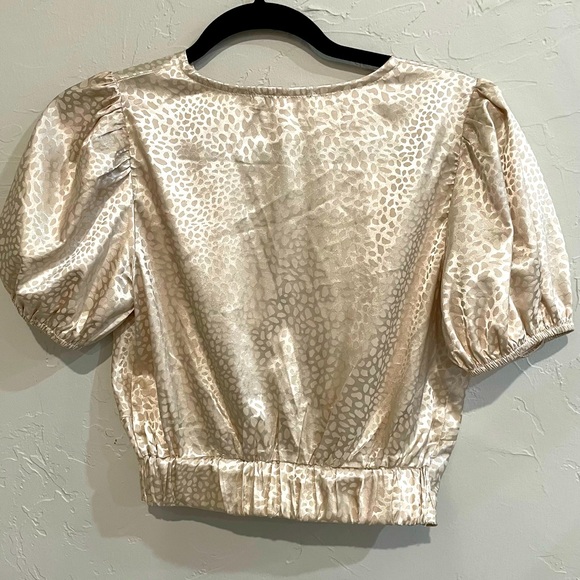 Item ditto satin top in gold. Sz small - Picture 2 of 4